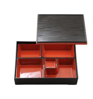 Bentoboks m/5 rom 260x200x57mm Laget i plastmateriale 