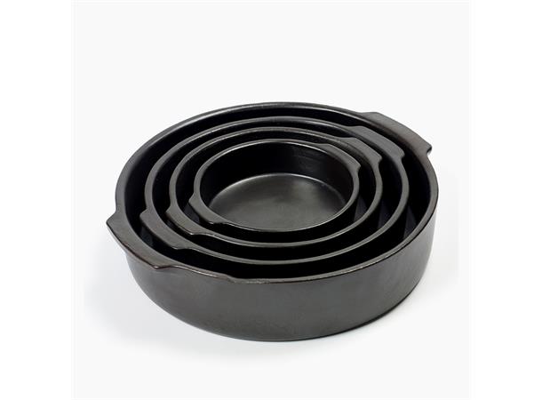 PURE ovnsfat rund Ø:250mm, sort keramikk Fra Serax - Ø:250/H:60mm