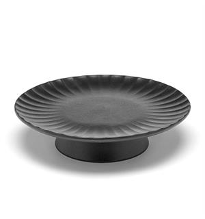 INKU kakefat på stett Ø:240/H:65mm, sort Nydelig steingods fra Sergio Herman 