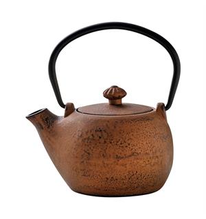 Tekanne i støpejern 0,30ltr, bronse PLAYGROUND. Leveres med sil-innsats 