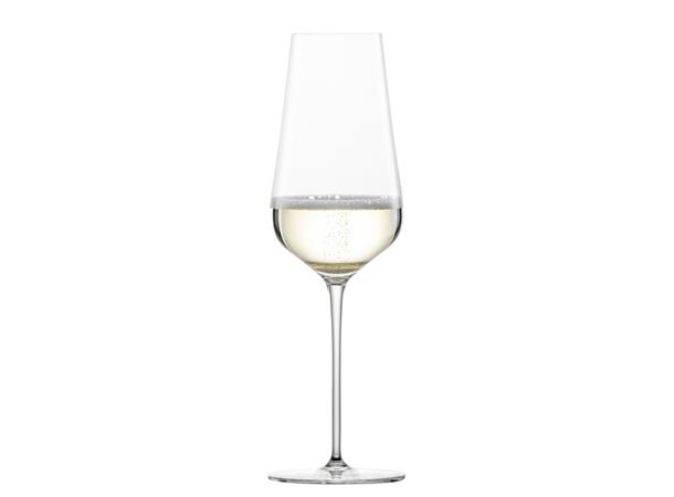 FUSION Champagne glass "77" 37,8cl Maskinblåst klokke og munnblåst stett