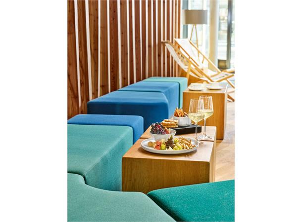 Tallerken rett kant Ø:26cm EDGE, Hvit Høybrent porselen