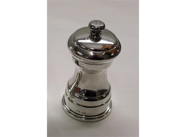 Pepperkvern i sølv